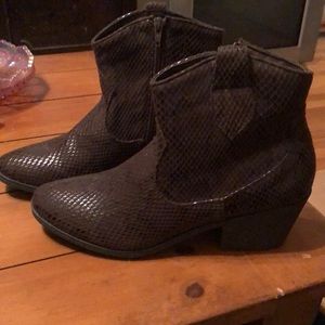 True craft booties women shoes